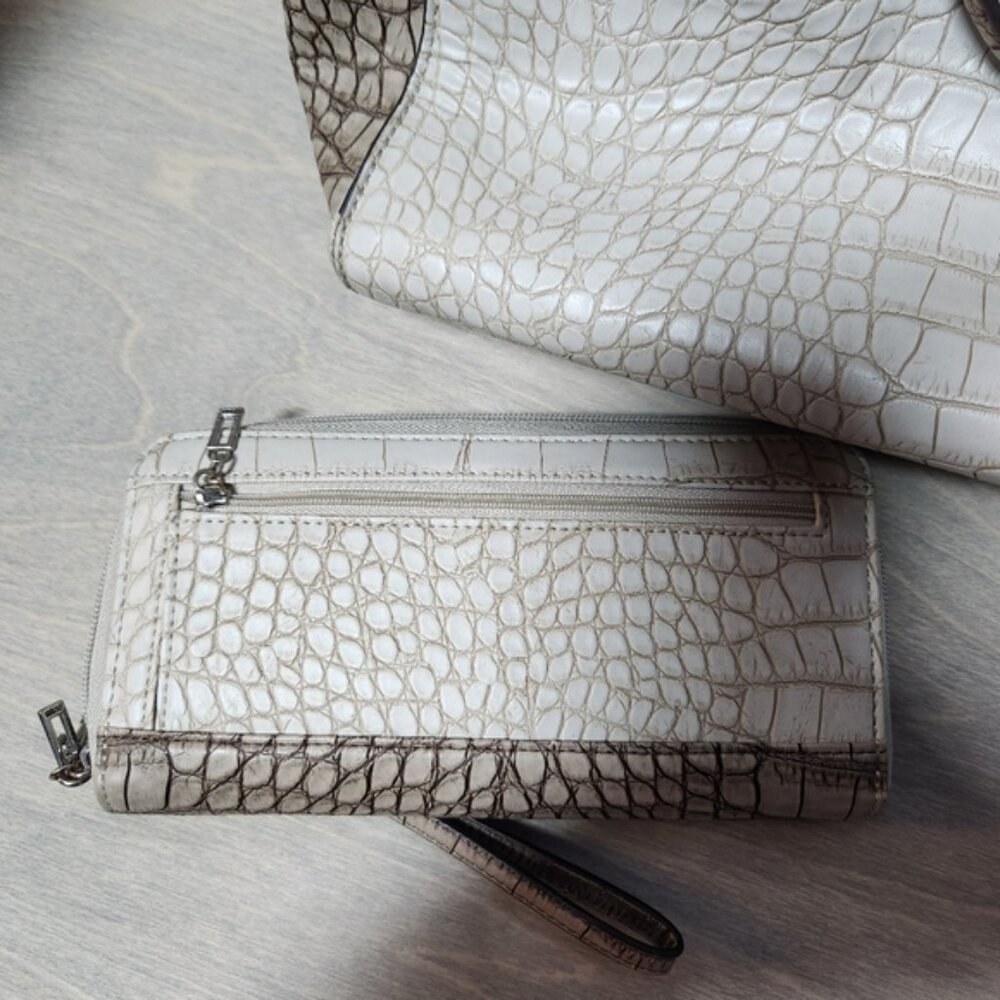 Guess Alligator leather style contemporary colors guess purse, matching wallet - Picture 8 of 16